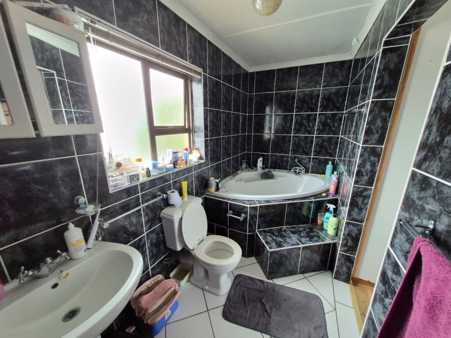 7 Bedroom Property for Sale in Dana Bay Western Cape